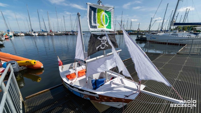 Fot. Robert Stachnik [Radio Szczecin] Dorsz zwodowany na Dąbiu. To łódka zbudowana przez uczniów XVI LO [WIDEO, ZDJĘCIA]