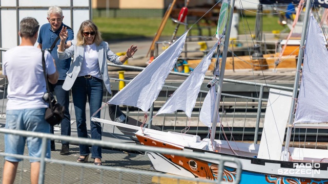 Fot. Robert Stachnik [Radio Szczecin] Dorsz zwodowany na Dąbiu. To łódka zbudowana przez uczniów XVI LO [WIDEO, ZDJĘCIA]