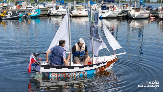 Fot. Robert Stachnik [Radio Szczecin] Dorsz zwodowany na Dąbiu. To łódka zbudowana przez uczniów XVI LO [WIDEO, ZDJĘCIA]