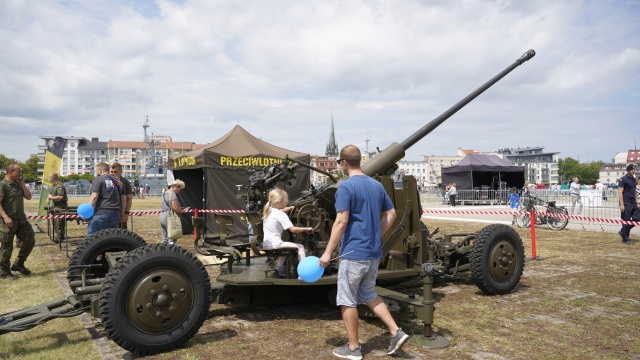 Fot. Maciej Papke [Radio Szczecin] Roboty, sprzęt wojskowy, rakiety... Piknik w Świnoujściu [WIDEO, ZDJĘCIA]