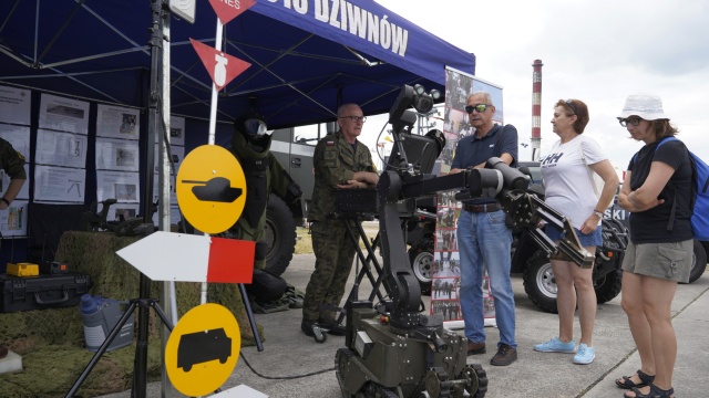 Fot. Maciej Papke [Radio Szczecin] Roboty, sprzęt wojskowy, rakiety... Piknik w Świnoujściu [WIDEO, ZDJĘCIA]
