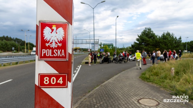 Fot. Robert Stachnik [Radio Szczecin] Patrol obywatelski zablokował przejście graniczne w Lubieszynie [WIDEO, ZDJĘCIA]