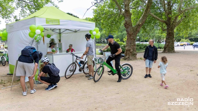 Fot. Robert Stachnik [Radio Szczecin] Szczecinianie pojechali rozwiązywać zagadki na... rowerach [WIDEO, ZDJĘCIA]