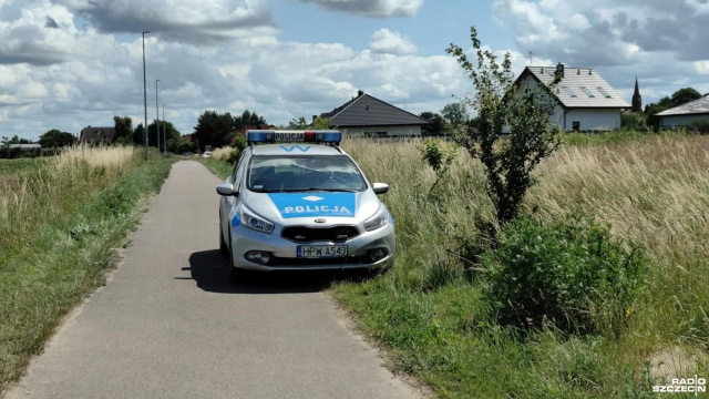 Fot. Przemysław Polanin [Radio Szczecin] Policyjna obława na kierowcę, który uciekł do lasu [ZDJĘCIA]