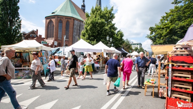 Fot. Weronika Łyczywek [Radio Szczecin] Jarmark Jakubowy: wypiekane na miejscu rogaliki, kapcie czy serki górskie [ZDJĘCIA]