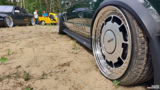 Fot. Joanna Maraszek [Radio Szczecin] Stare, nowsze i tuningowane. Wyjątkowy weekend dla fanów motoryzacji [ZDJĘCIA]