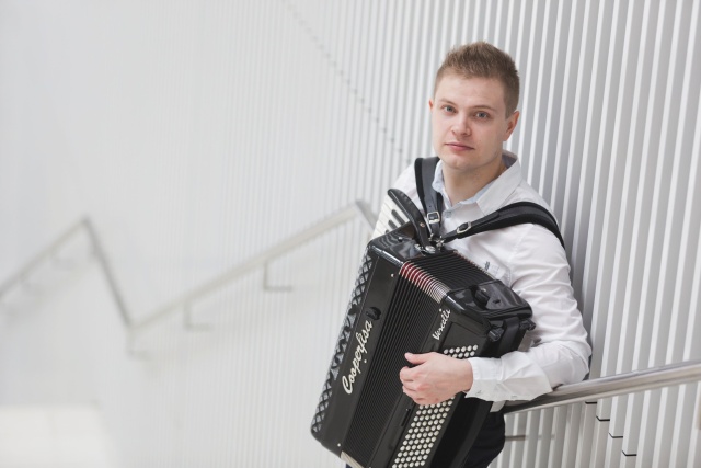 Oleg Wolański – akordeonista Tria Con Fuoco. Fot. Archiwum artysty Bachowski koncert w Szczecinie [ZDJĘCIA]