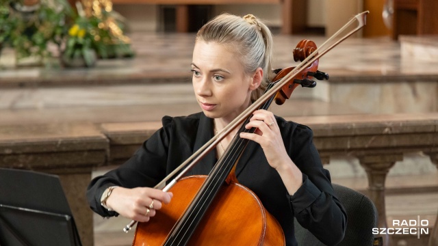 Natalia Wesołowska – wiolonczelistka Tria Con Fuoco. Fot. Robert Stachnik [Radio Szczecin] Artyści z Polski, Niemiec i Ukrainy w hołdzie Bachowi [WIDEO, ZDJĘCIA]