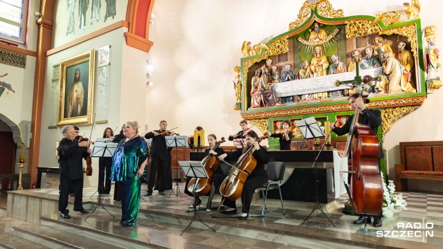 Sylwia Burnicka-Kalischewska (sopran) z Orkiestrą Lwowskiej Narodowej Akademii Muzycznej pod dyrekcją Artura Mykytki. Fot. Robert Stachnik [Radio Szczecin] Owacyjne przyjęcie Orkiestry Lwowskiej Narodowej Akademii Muzycznej [WIDEO, ZDJĘCIA]