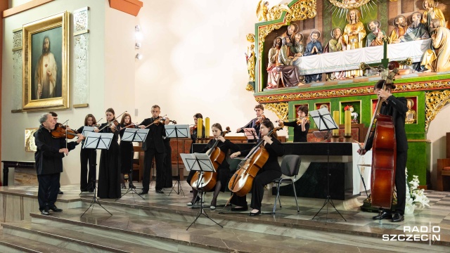 Orkiestra Lwowskiej Narodowej Akademii Muzycznej pod dyrekcją Artura Mykytki. Fot. Robert Stachnik [Radio Szczecin] Owacyjne przyjęcie Orkiestry Lwowskiej Narodowej Akademii Muzycznej [WIDEO, ZDJĘCIA]