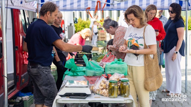 Fot. Robert Stachnik [Radio Szczecin] Bazar na Bronowickiej kusi zdrowiem i ekologią [WIDEO, ZDJĘCIA]