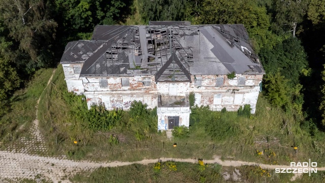 Fot. Robert Stachnik [Radio Szczecin] Zabytkowy dwór Sienno jest w katastrofalnym stanie [WIDEO, ZDJĘCIA]
