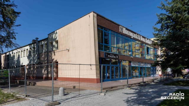 Fot. Robert Stachnik [Radio Szczecin] Postępują prace przy przebudowie pl. Wolności w Nowogardzie [ZDJĘCIA]