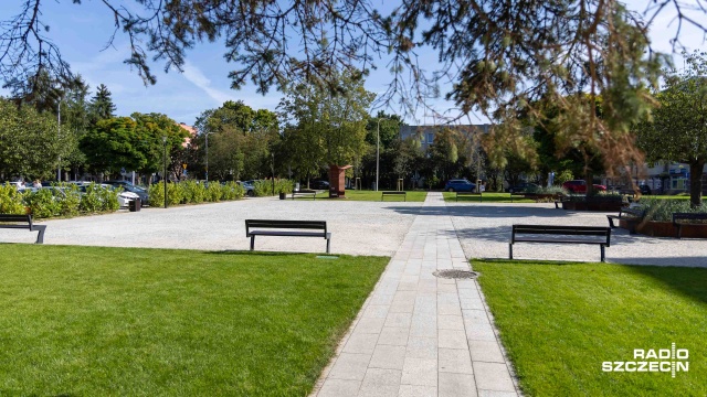 Fot. Robert Stachnik [Radio Szczecin] Postępują prace przy przebudowie pl. Wolności w Nowogardzie [ZDJĘCIA]