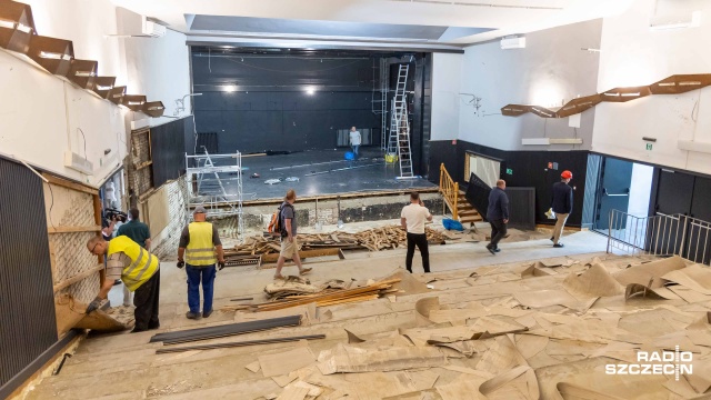Fot. Robert Stachnik [Radio Szczecin] Postępują prace przy przebudowie pl. Wolności w Nowogardzie [ZDJĘCIA]