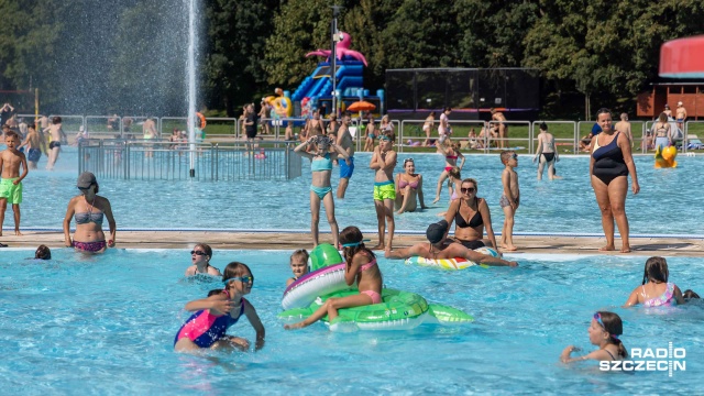 Fot. Robert Stachnik [Radio Szczecin] Woda na Arkonce jest już czysta. "Super zabawa, super słońce i super ciepła woda" [ZDJĘCIA]