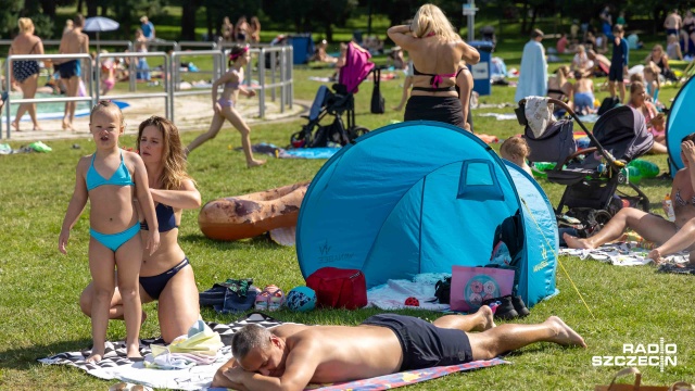 Fot. Robert Stachnik [Radio Szczecin] Woda na Arkonce jest już czysta. "Super zabawa, super słońce i super ciepła woda" [ZDJĘCIA]