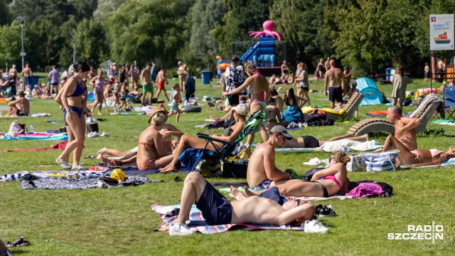 Fot. Robert Stachnik [Radio Szczecin] Woda na Arkonce jest już czysta. "Super zabawa, super słońce i super ciepła woda" [ZDJĘCIA]