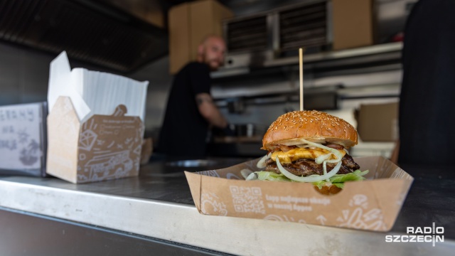 Fot. Robert Stachnik [Radio Szczecin] Przysmaki, nie tylko z Polski, na szczecińskich Żaglach [ZDJĘCIA]