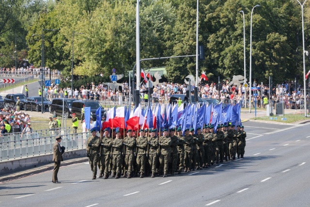 Defilada na Święto Wojska Polskiego. PAP/Rafał Guz Największa defilada w Święto Wojska Polskiego [ZDJĘCIA]