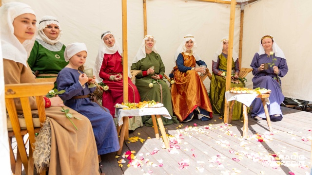 Fot. Robert Stachnik [Radio Szczecin] Biżuteria z brązu, naczynia z gliny i wiele więcej... Templariada zaprasza [ZDJĘCIA]