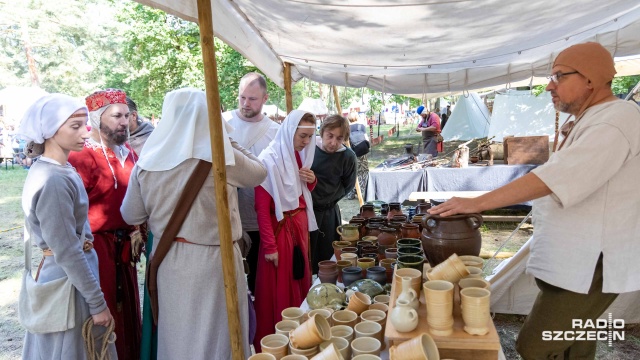 Fot. Robert Stachnik [Radio Szczecin] Biżuteria z brązu, naczynia z gliny i wiele więcej... Templariada zaprasza [ZDJĘCIA]