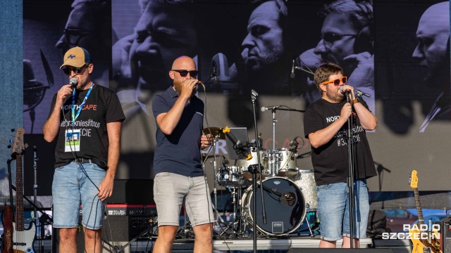 Fot. Robert Stachnik [Radio Szczecin] Łasztownia bawi się przy dźwiękach szant [ZDJĘCIA]