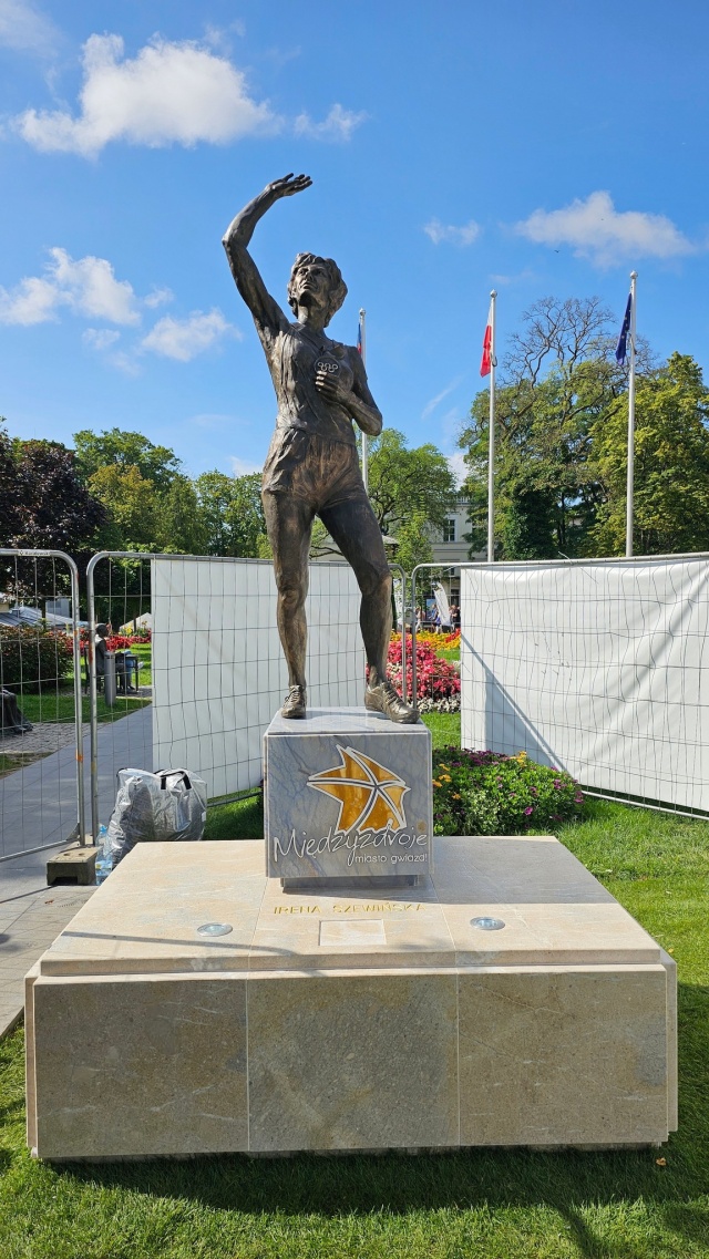 Fot. facebook.com/burmistrzmiedzyzdrojow Pomnik Ireny Szewińskiej zostanie odsłonięty w Międzyzdrojach