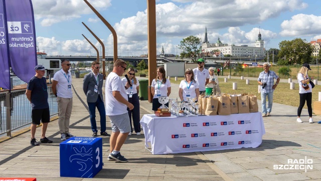 Fot. Robert Stachnik [Radio Szczecin] Nagrody dla zwycięzców regat o Puchar Prezydenta Szczecina [ZDJĘCIA]