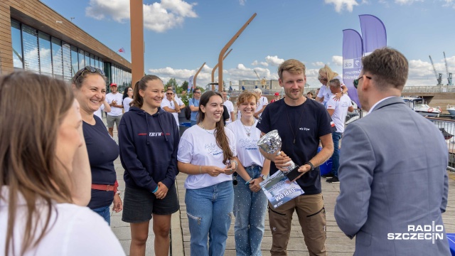 Fot. Robert Stachnik [Radio Szczecin] Nagrody dla zwycięzców regat o Puchar Prezydenta Szczecina [ZDJĘCIA]