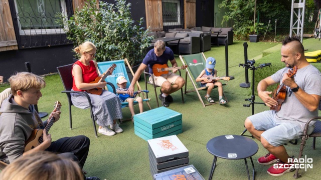 Fot. Robert Stachnik [Radio Szczecin] Lekkość i hawajski ogień. Ukulele opanowały Ogrody Śródmieście [ZDJĘCIA]