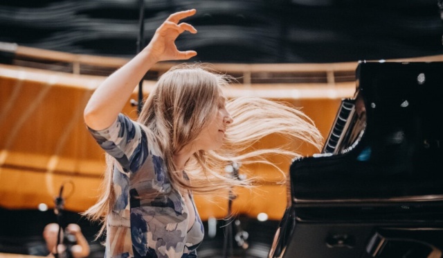 Aleksandra Świgut – pianistka, solistka 13. International Lutosławski Youth Orchestra 2025. Fot. Materiały prasowe artystki Muzycy z sześciu kontynentów w Filharmonii. Rozpoczyna się 13. edycja ILYO [ZDJĘCIA]