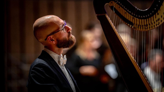 Juliusz Wesołowski – tutor harfistów 13. International Lutosławski Youth Orchestra 2025. Fot. Materiały prasowe Filharmonii w Szczecinie Muzycy z sześciu kontynentów w Filharmonii. Rozpoczyna się 13. edycja ILYO [ZDJĘCIA]