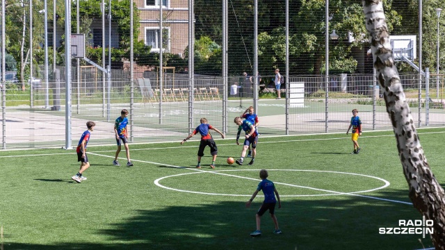 Fot. Robert Stachnik [Radio Szczecin] Nowa strefa sportu na Pogodnie. Skwer Romana Kużaka oficjalnie otwarty [WIDEO, ZDJĘCIA]