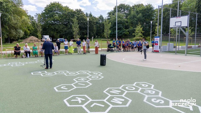 Fot. Robert Stachnik [Radio Szczecin] Nowa strefa sportu na Pogodnie. Skwer Romana Kużaka oficjalnie otwarty [WIDEO, ZDJĘCIA]