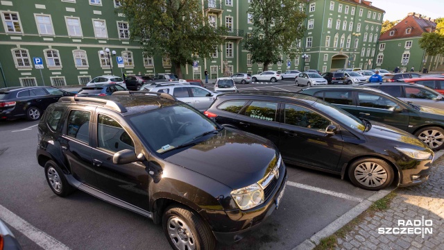Fot. Robert Stachnik [Radio Szczecin] Zmiany na parkingu przed Urzędem Miasta [WIDEO, ZDJĘCIA]