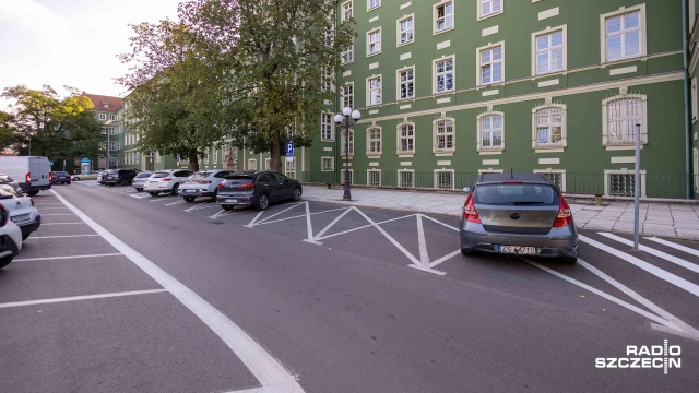 Fot. Robert Stachnik [Radio Szczecin] Zmiany na parkingu przed Urzędem Miasta [WIDEO, ZDJĘCIA]