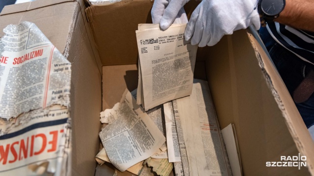 Fot. Robert Stachnik [Radio Szczecin] "Największy skarb" znaleziony w historycznej świetlicy Stoczni Szczecińskiej [WIDEO, ZDJĘCIA]