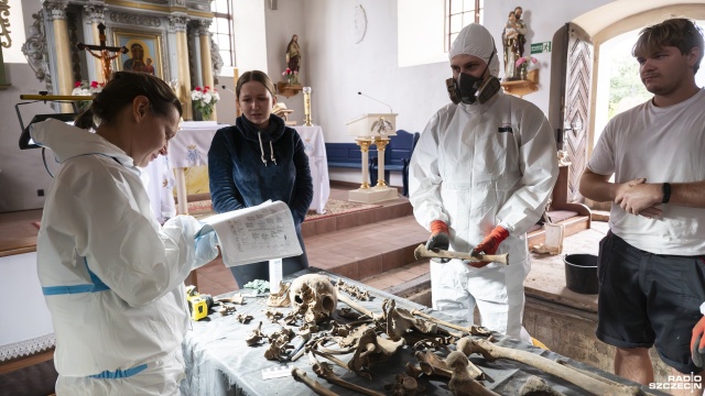 Fot. Kamila Kozioł [Radio Szczecin] Badania archeologiczne w zabytkowym kościele [WIDEO, ZDJĘCIA]
