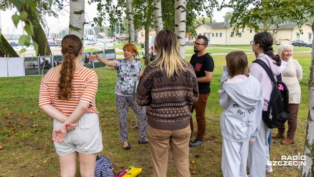 Fot. Robert Stachnik [Radio Szczecin] Spacer edukacyjny nad Jeziorem Dąbie. "Ptaki" Paula Robiena [WIDEO, ZDJĘCIA]