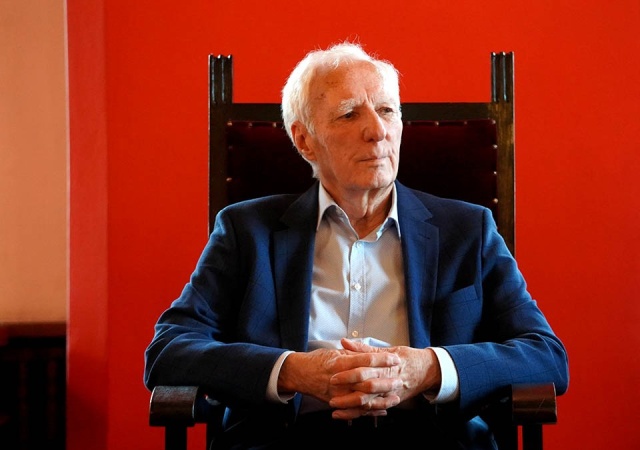 Profesor Eugeniusz Kus podczas nadzwyczajnej sesji Rady Miejskiej w Kamieniu Pomorskim. Radni jednogłośnie zdecydowali o nadaniu Jemu tytułu Honorowego Obywatela Gminy Kamień Pomorski. 29 sierpnia 2025 roku. Fot. Materiały prasowe portalu informacyjnego Powiatu Kamieńskiego. Źródło: kamienskie.info Profesor Eugeniusz Kus Honorowym Obywatelem Kamienia Pomorskiego [ZDJĘCIA]