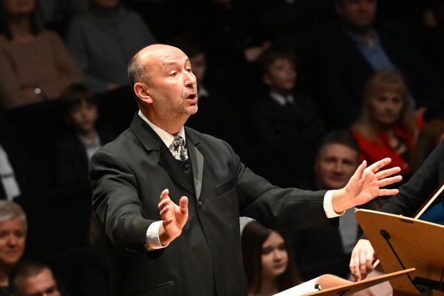 Dariusz Dyczewski – dyrygent. Fot. Marcin Bielecki Finał 17. Międzynarodowego Festiwalu Muzyki Organowej w Szczecinie [ZDJĘCIA]