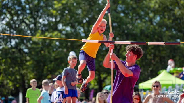 Fot. Robert Stachnik [Radio Szczecin] Sportowa zabawa dla młodych pod okiem mistrza - Lisek i Przyjaciele na Jasnych Błoniach [WIDEO, ZDJĘCIA]