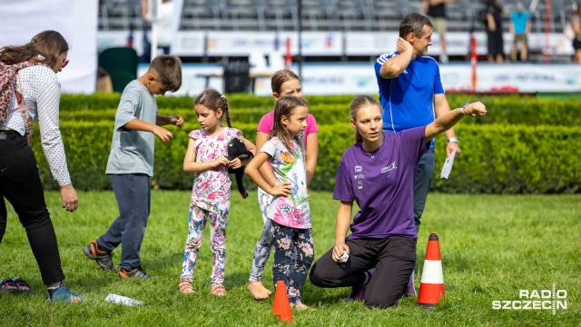 Fot. Robert Stachnik [Radio Szczecin] Sportowa zabawa dla młodych pod okiem mistrza - Lisek i Przyjaciele na Jasnych Błoniach [WIDEO, ZDJĘCIA]