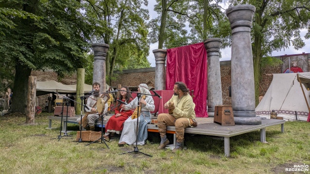 Fot. Maciej Papke [Radio Szczecin] Koronacja Bolesława Chrobrego wieczorem w Jasienicy [WIDEO, ZDJĘCIA]