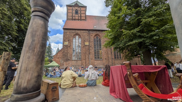 Fot. Maciej Papke [Radio Szczecin] Koronacja Bolesława Chrobrego wieczorem w Jasienicy [WIDEO, ZDJĘCIA]