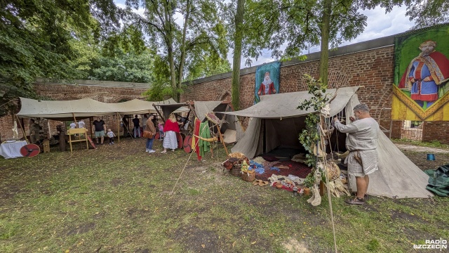 Fot. Maciej Papke [Radio Szczecin] Koronacja Bolesława Chrobrego wieczorem w Jasienicy [WIDEO, ZDJĘCIA]