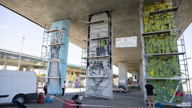 Fot. Kamila Kozioł [Radio Szczecin] Artyści upiększyli filary Trasy Zamkowej [WIDEO, ZDJĘCIA]