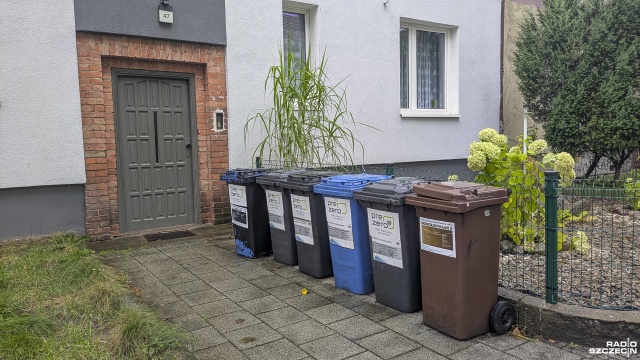 Fot. Maciej Papke [Radio Szczecin] Śmietniki na ul. Poniatowskiego na razie zostaną [ZDJĘCIA]
