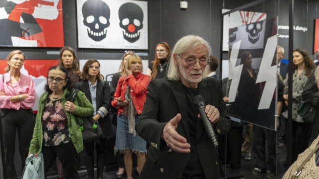 Lex Drewiński | Fot. Maciej Papke [Radio Szczecin] Antytotalitarna wystawa plakatów Lexa Drewinskiego [ZDJĘCIA]